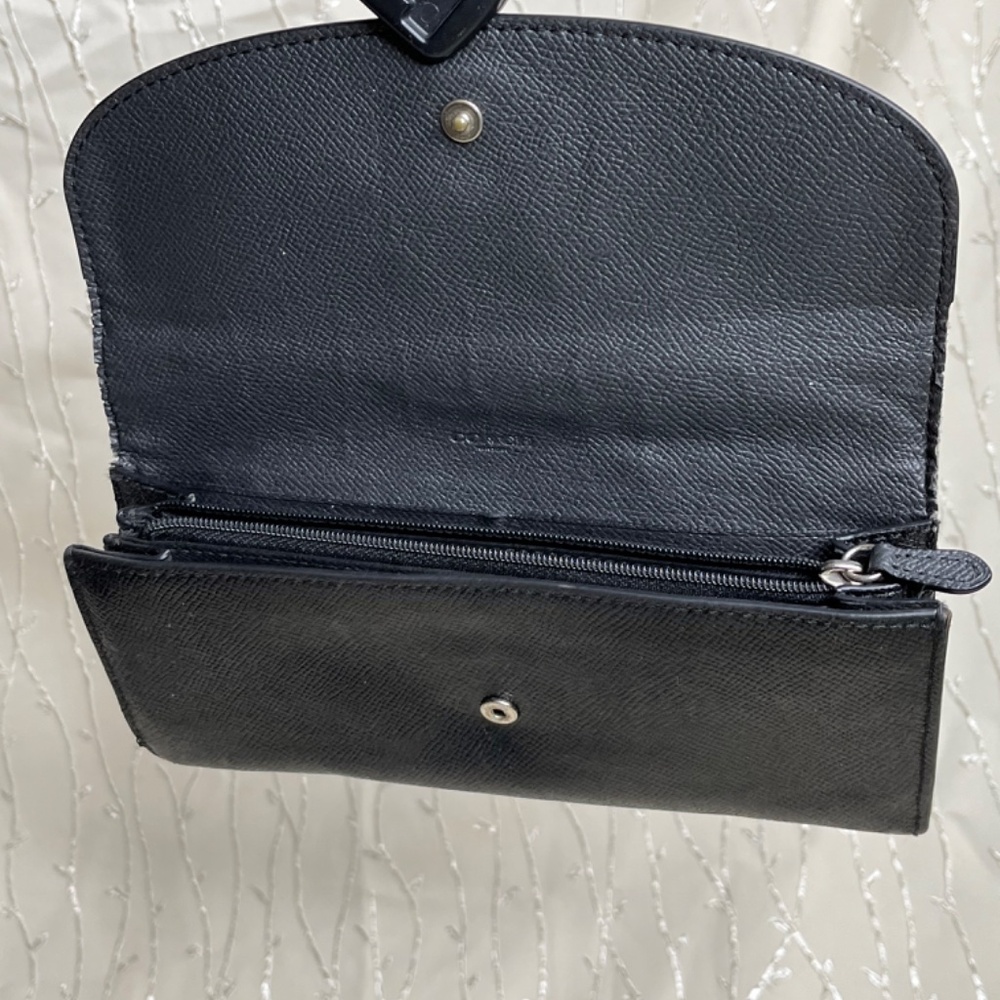 Coach - Picture 2 of 12